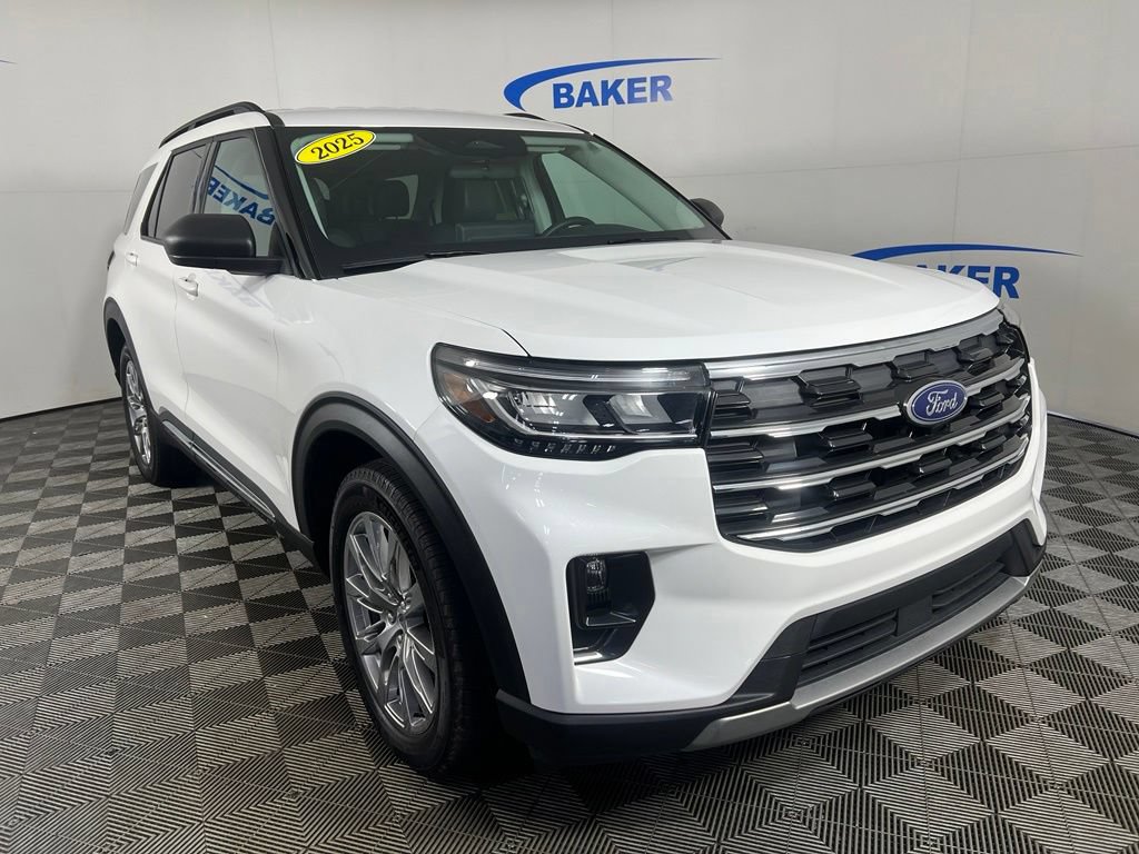 Used 2025 White Metallic Ford Active image 8