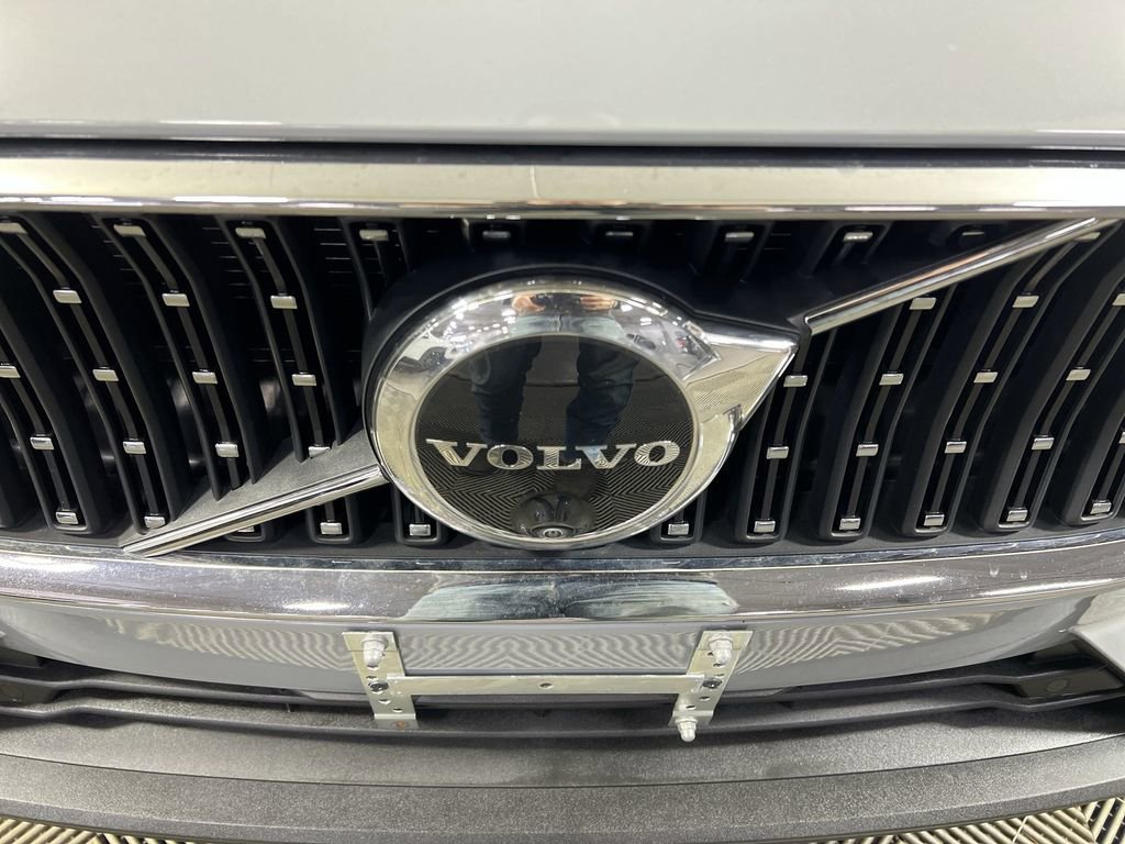 Used 2025 Vapour Gray Metallic Volvo B5 Plus image 30