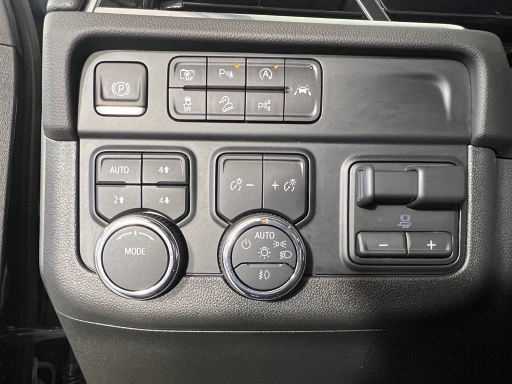 Used 2025 Black Chevrolet Premier image 41