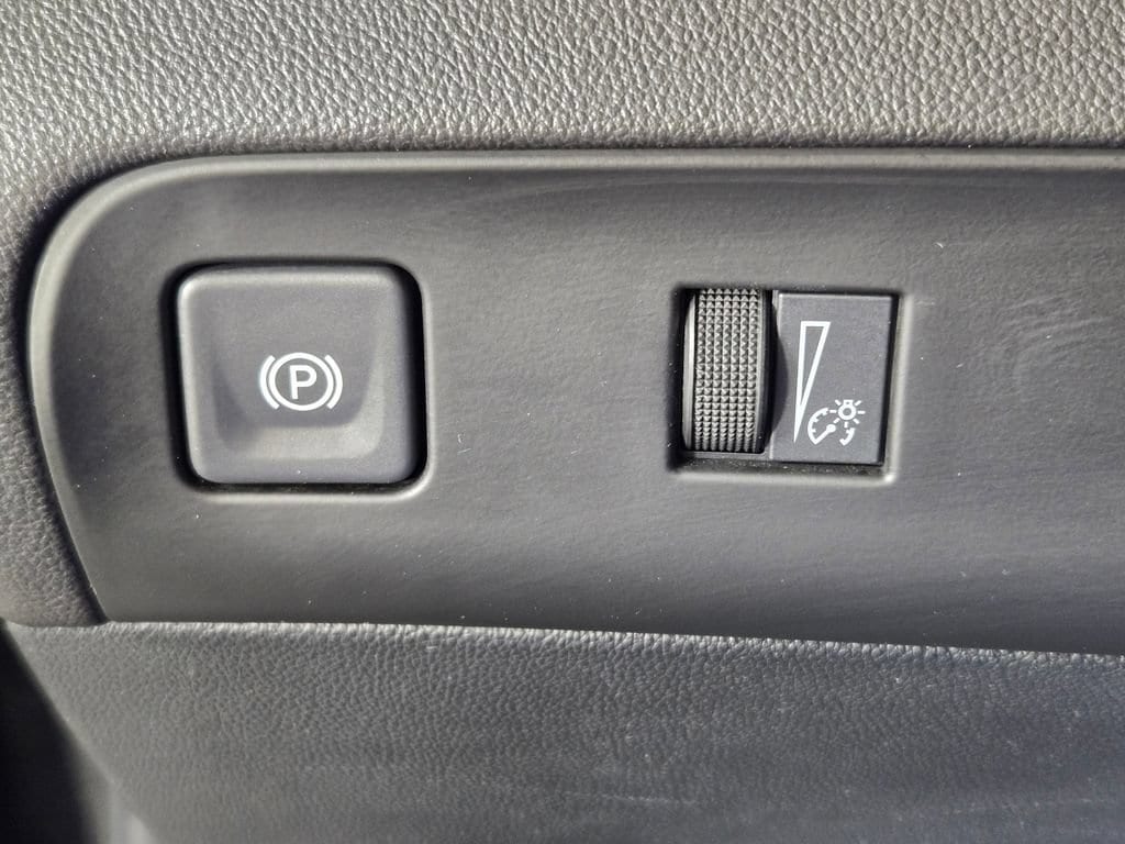 Used 2023 Ebony Twilight Buick Essence image 30