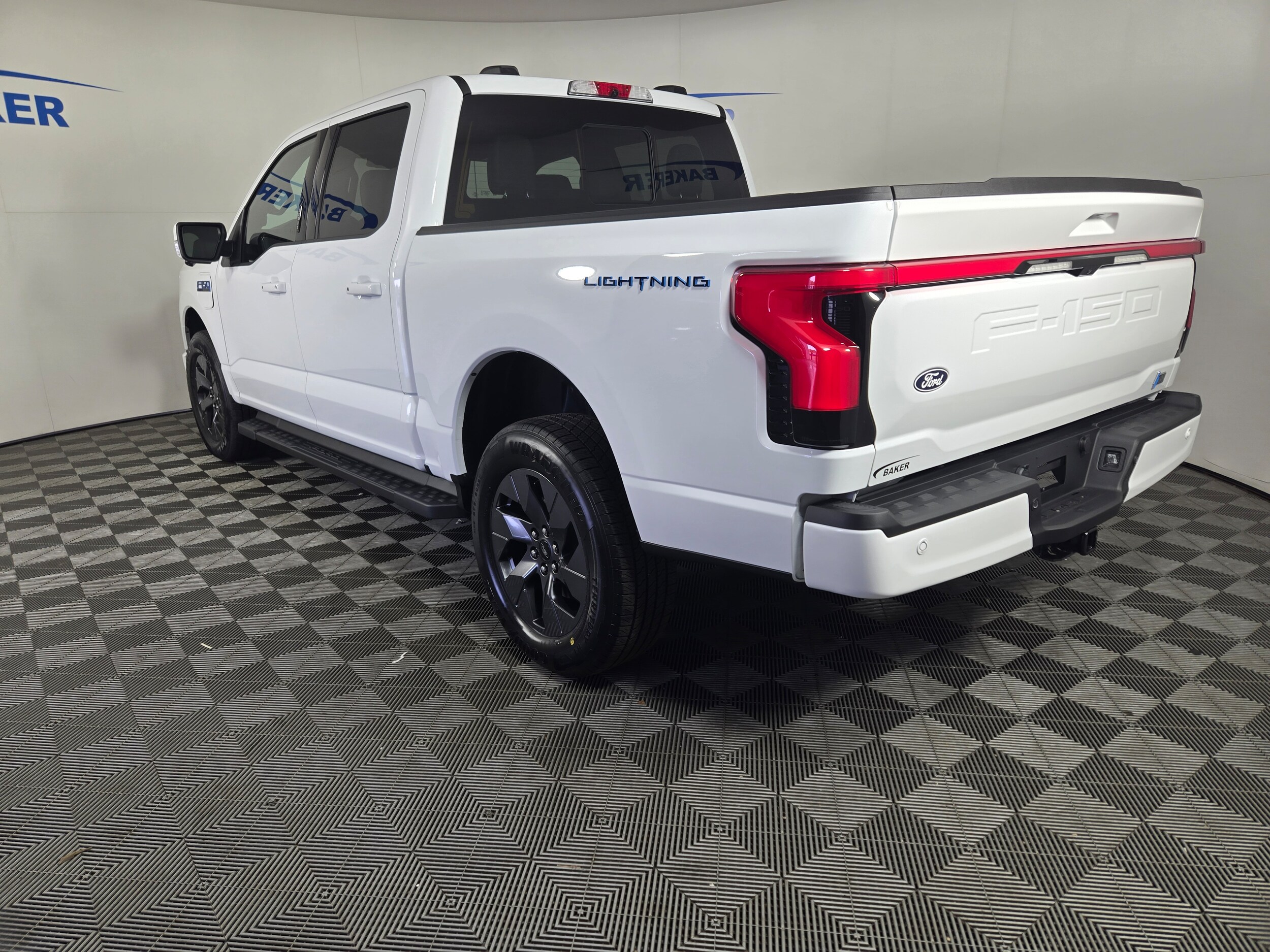 2025 Ford F-150 Lightning Lariat photo 3