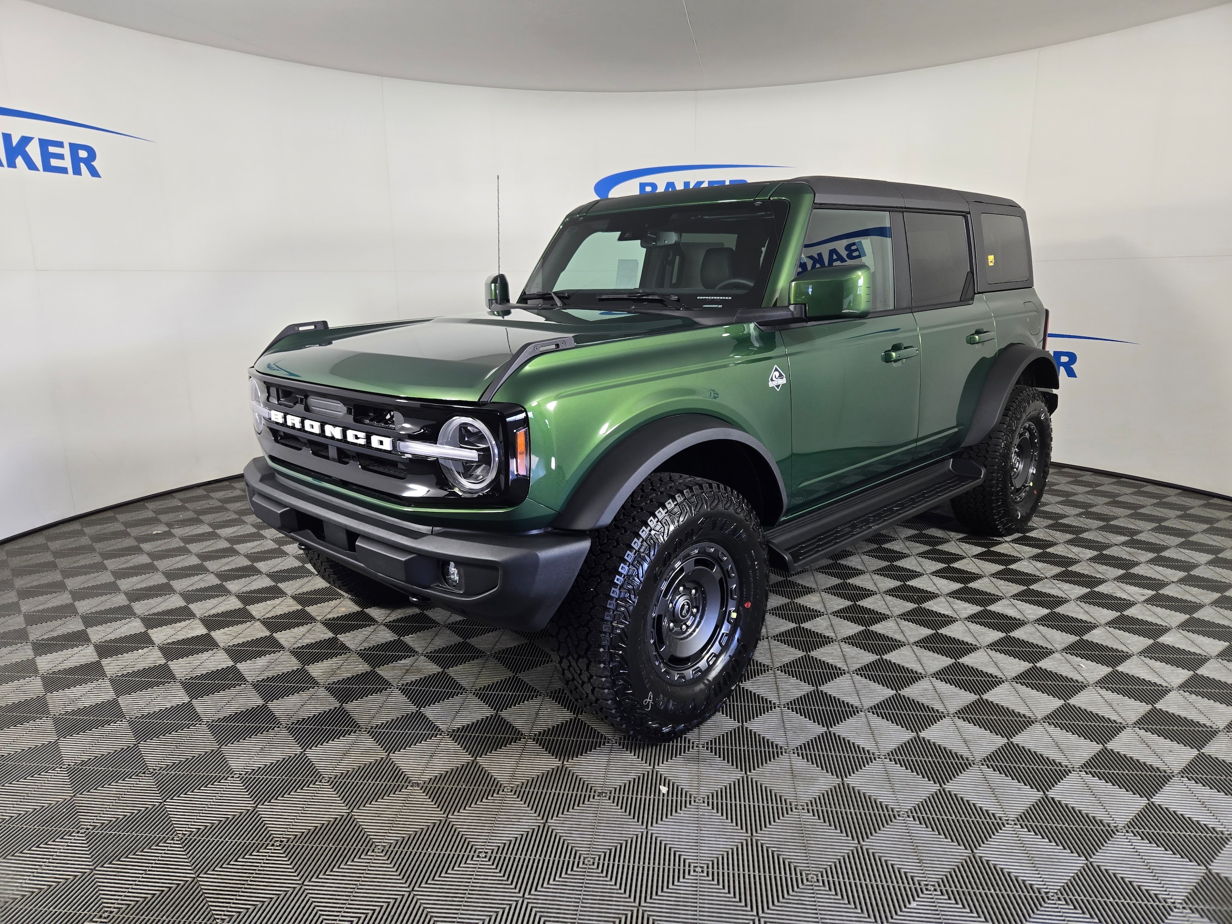 2025 Ford Bronco 4-Door Outer Banks's photo