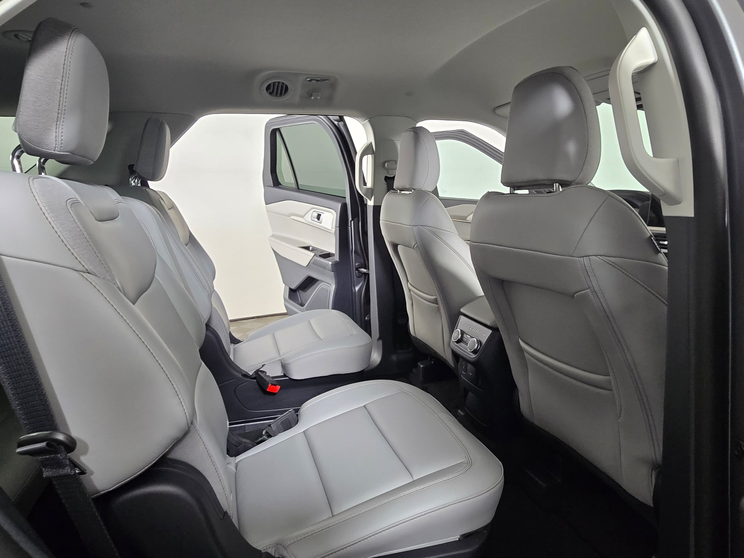 2026 Ford Explorer Active - Photo 15