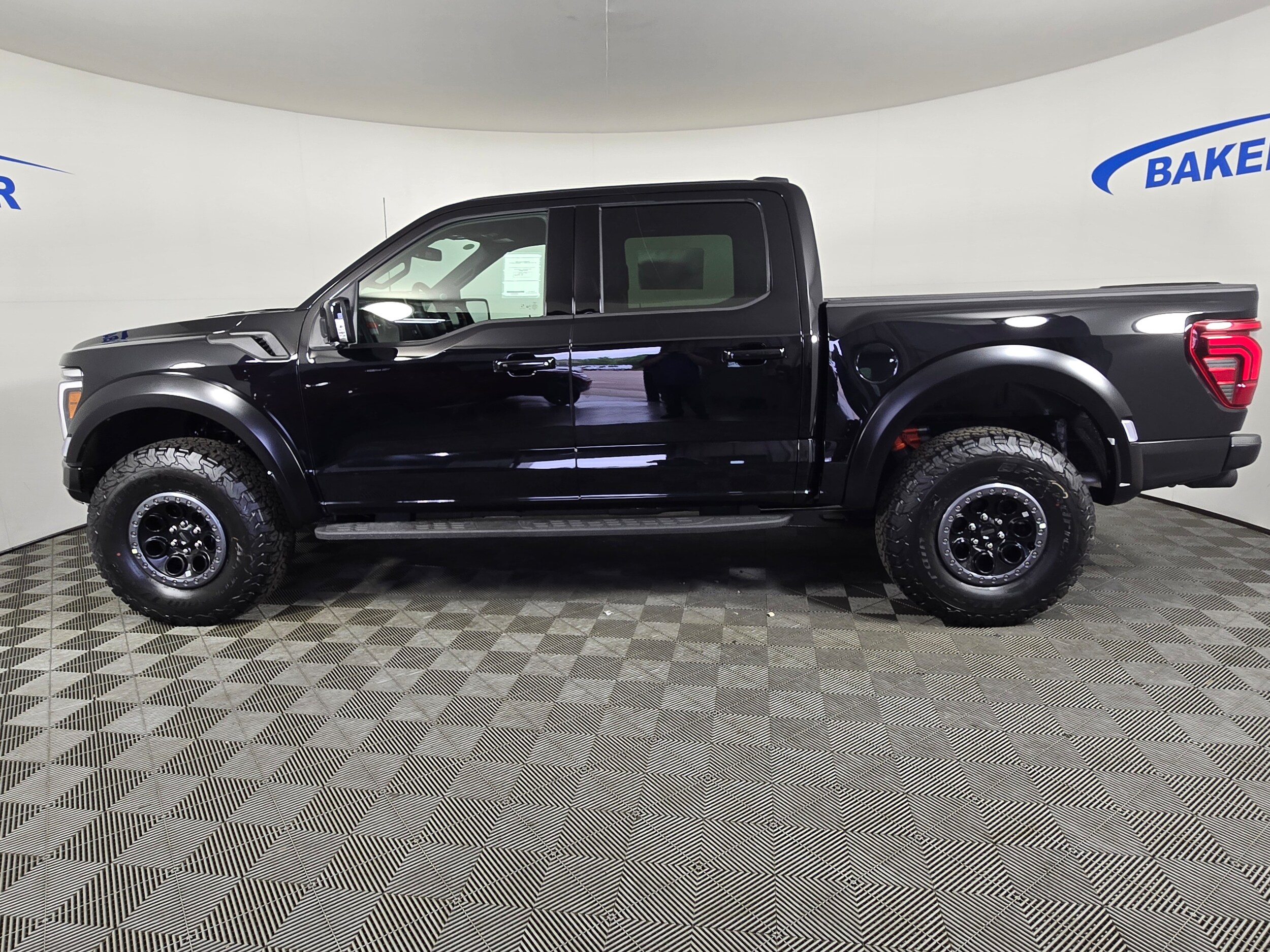 2025 Ford F-150 Raptor photo 2