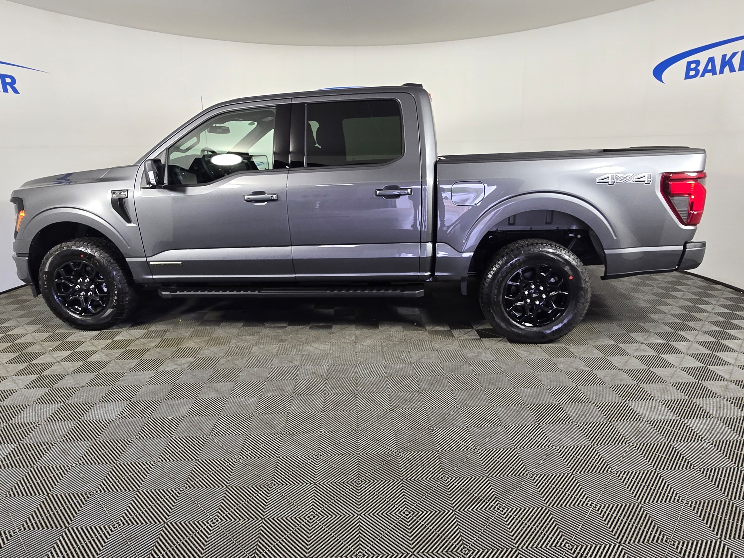 2025 Ford F-150 XLT photo 2