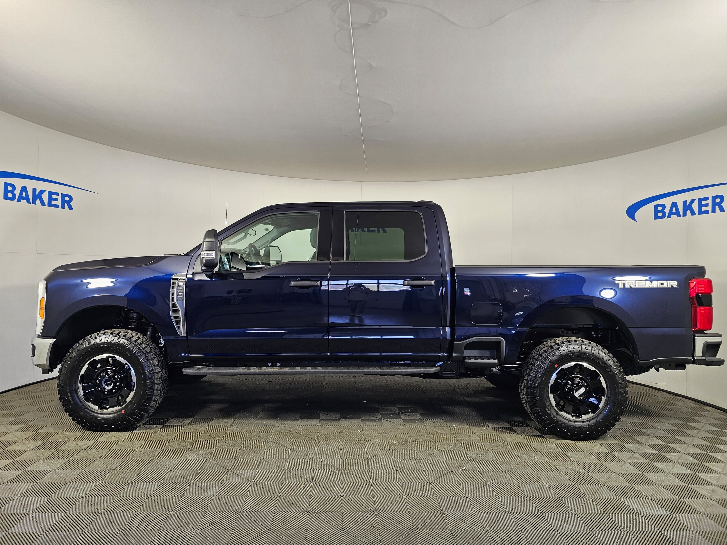 2025 Ford F-350 XLT photo 2