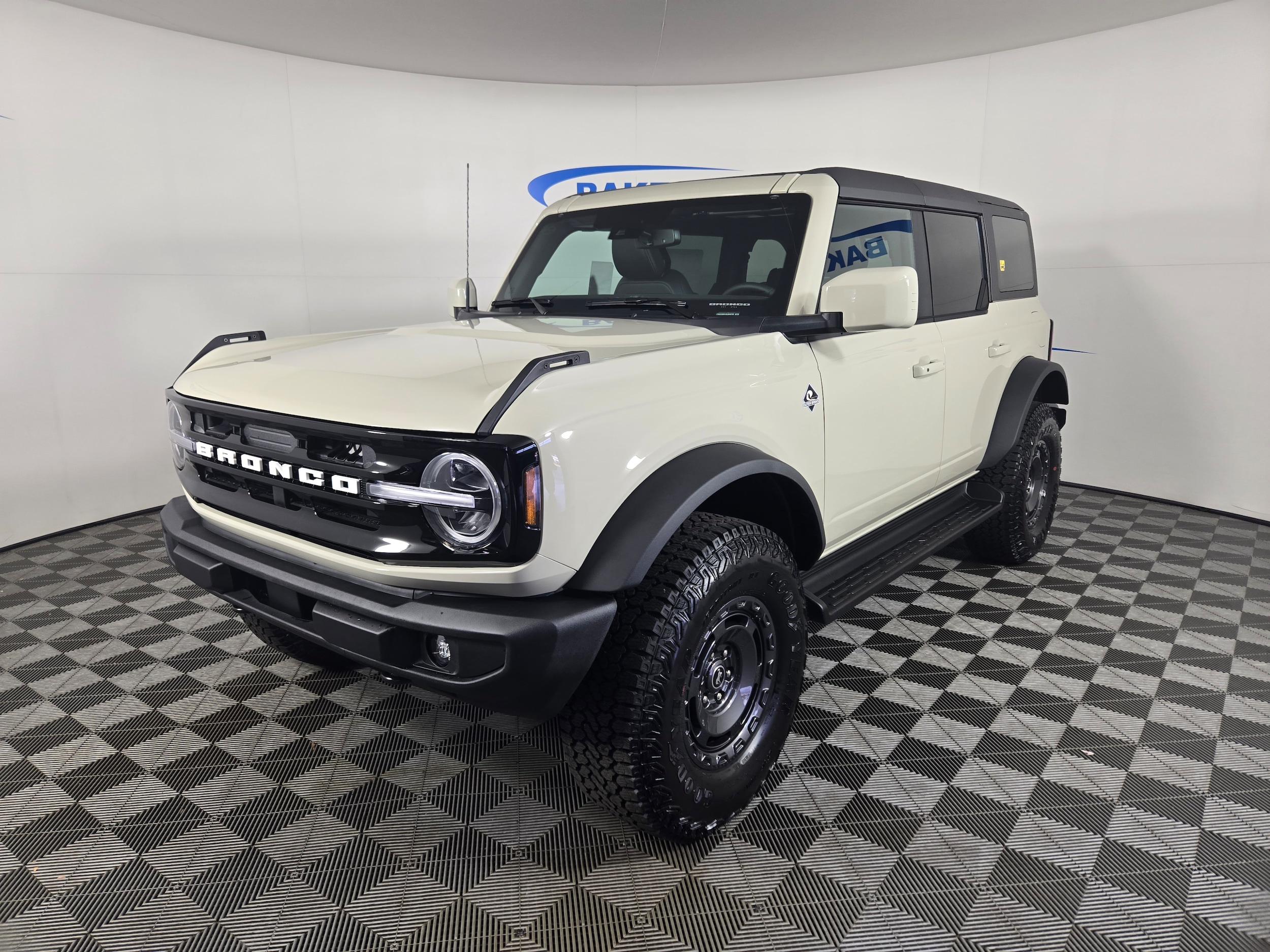 2025 Ford Bronco 4-Door Outer Banks's photo