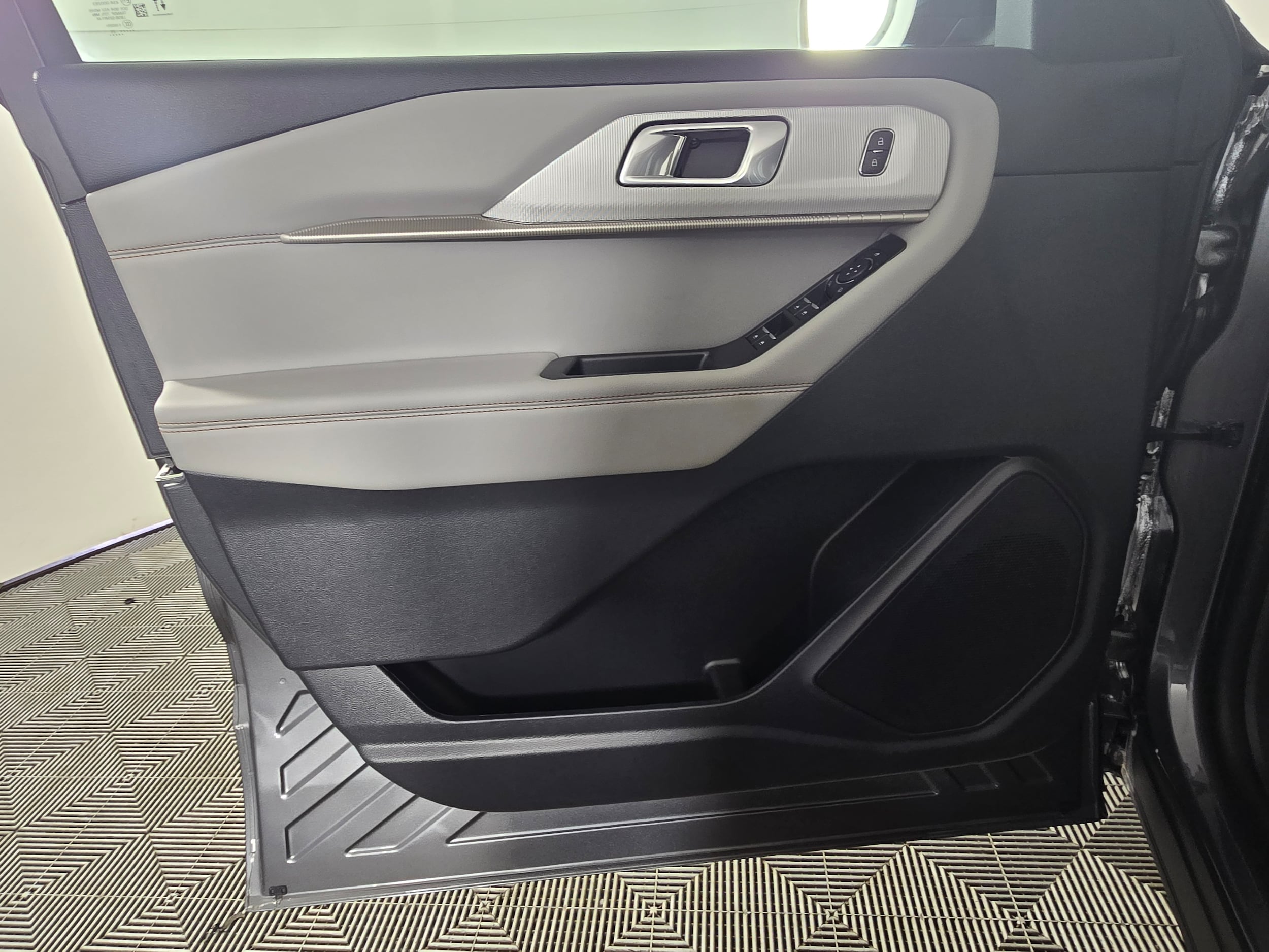 2026 Ford Explorer Active - Photo 21