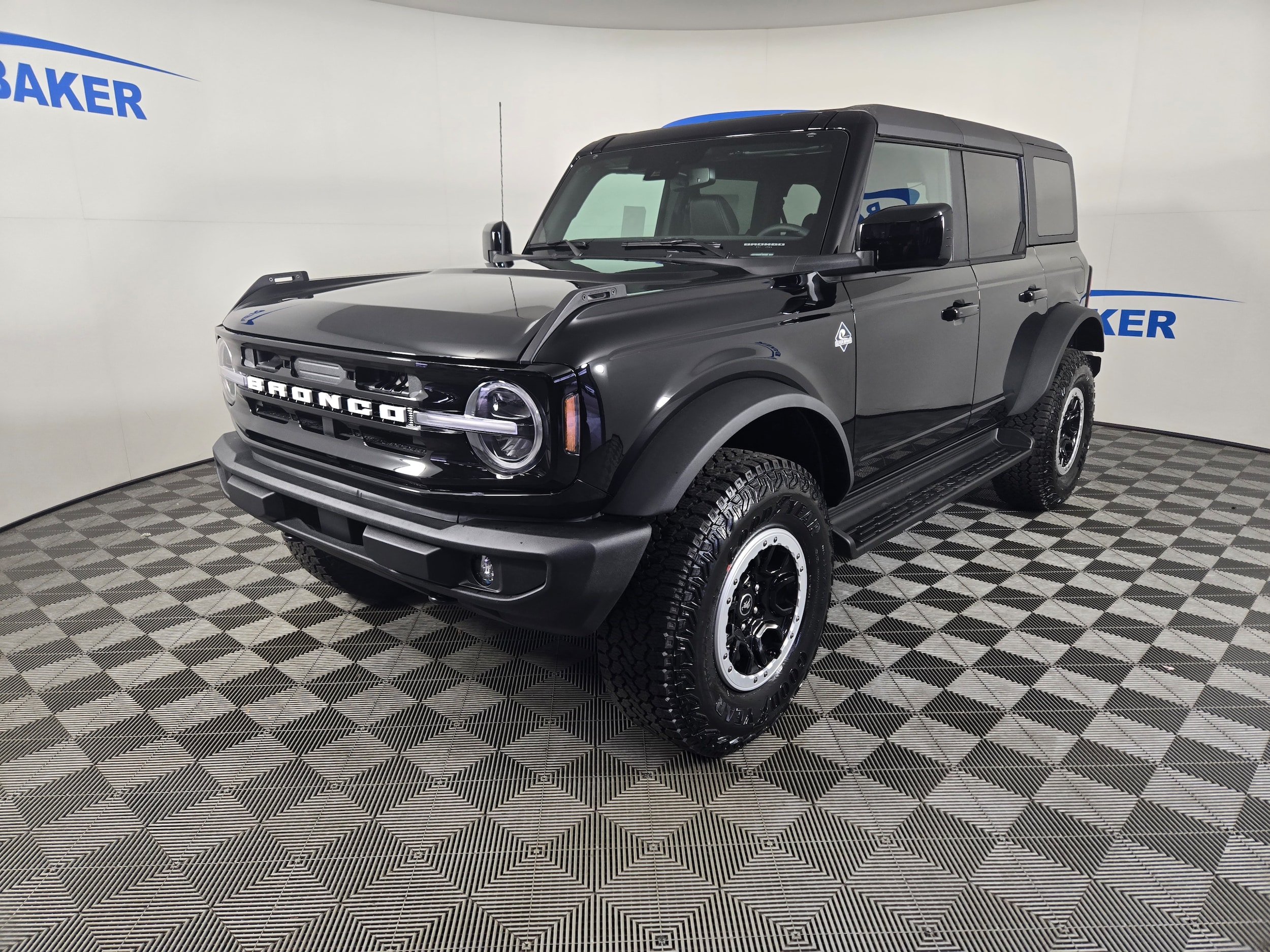 2025 Ford Bronco 4-Door Outer Banks's photo