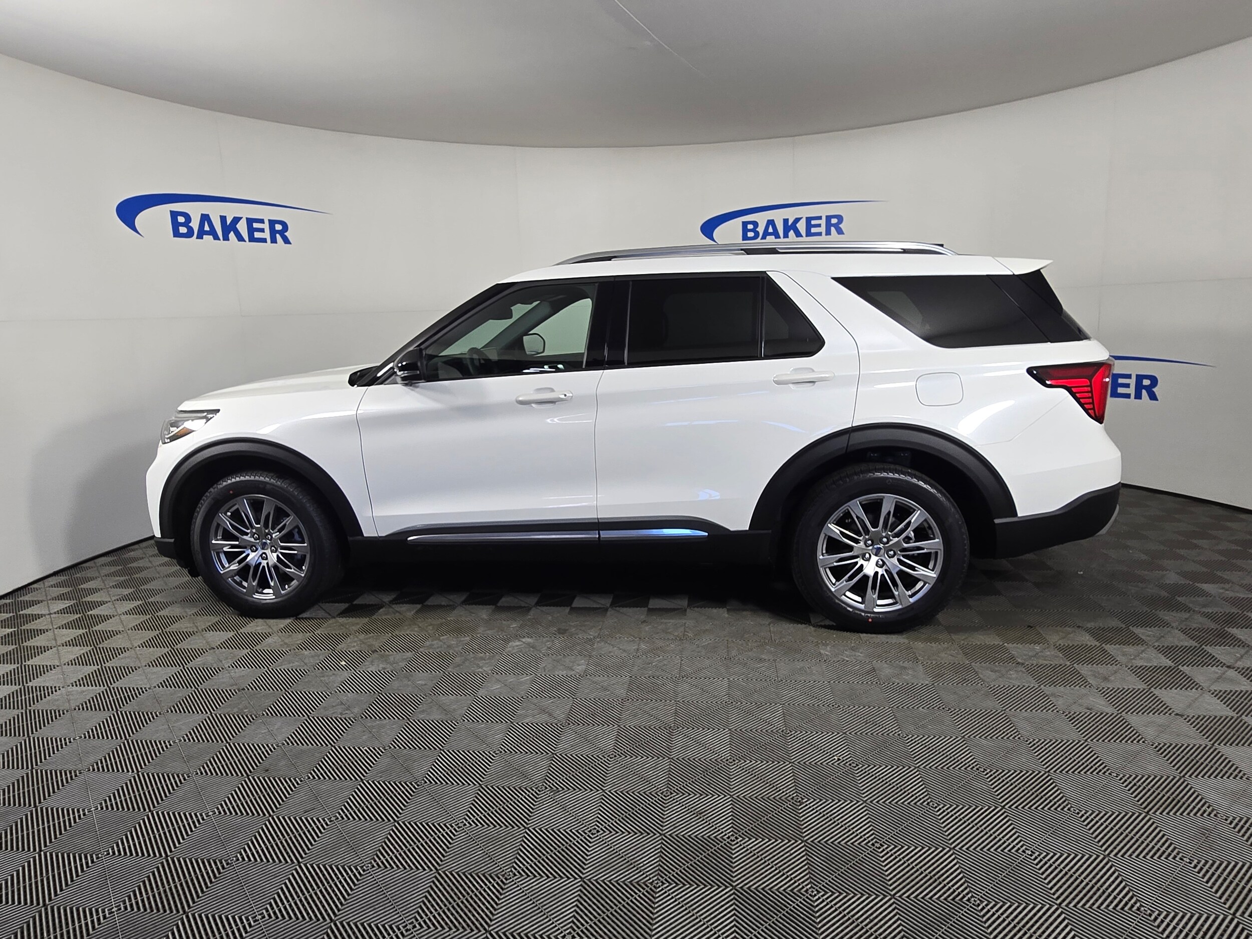 2026 Ford Explorer Platinum photo 2