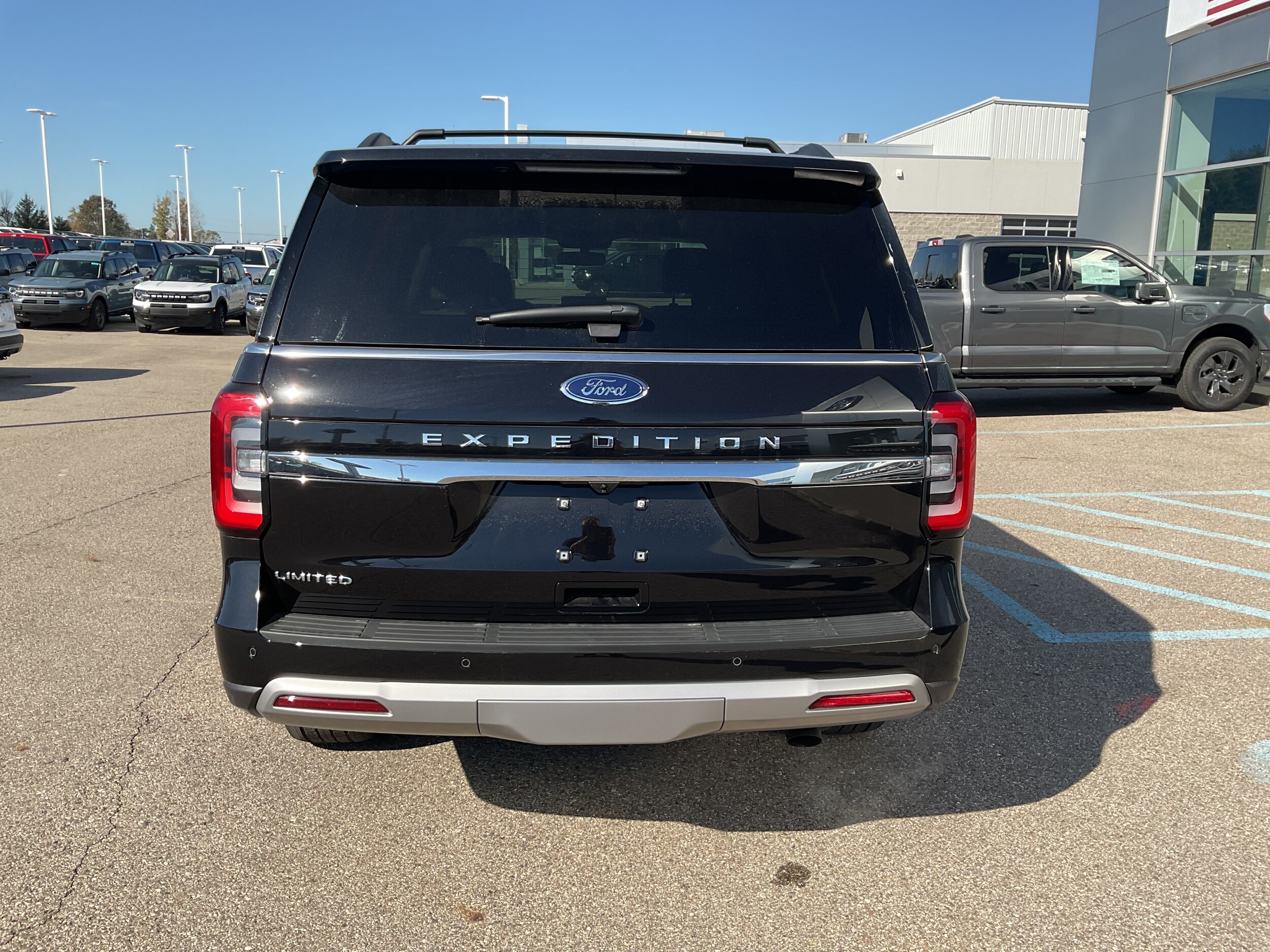 2024 Ford Expedition Limited photo 4