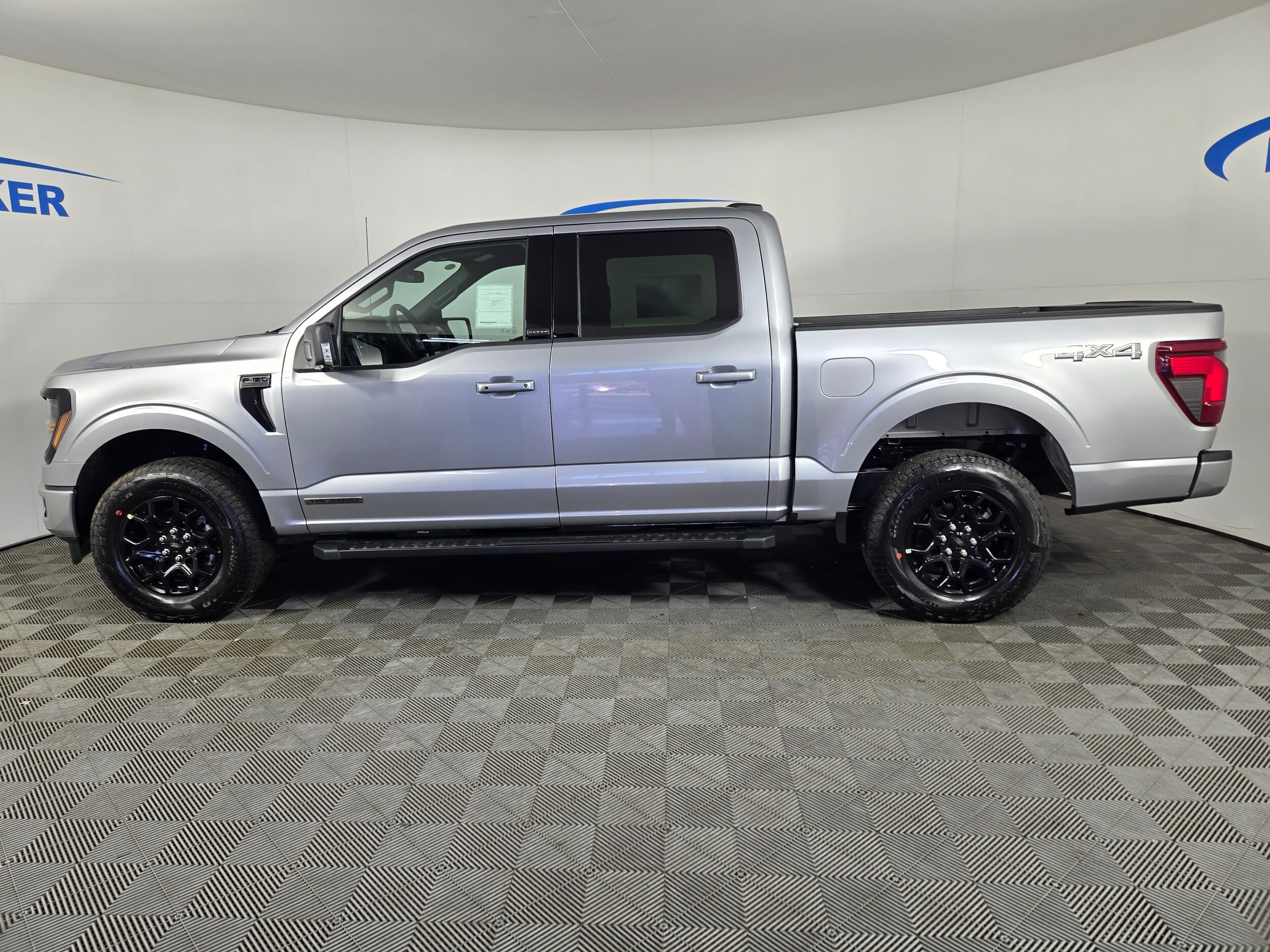 2025 Ford F-150 XLT photo 2