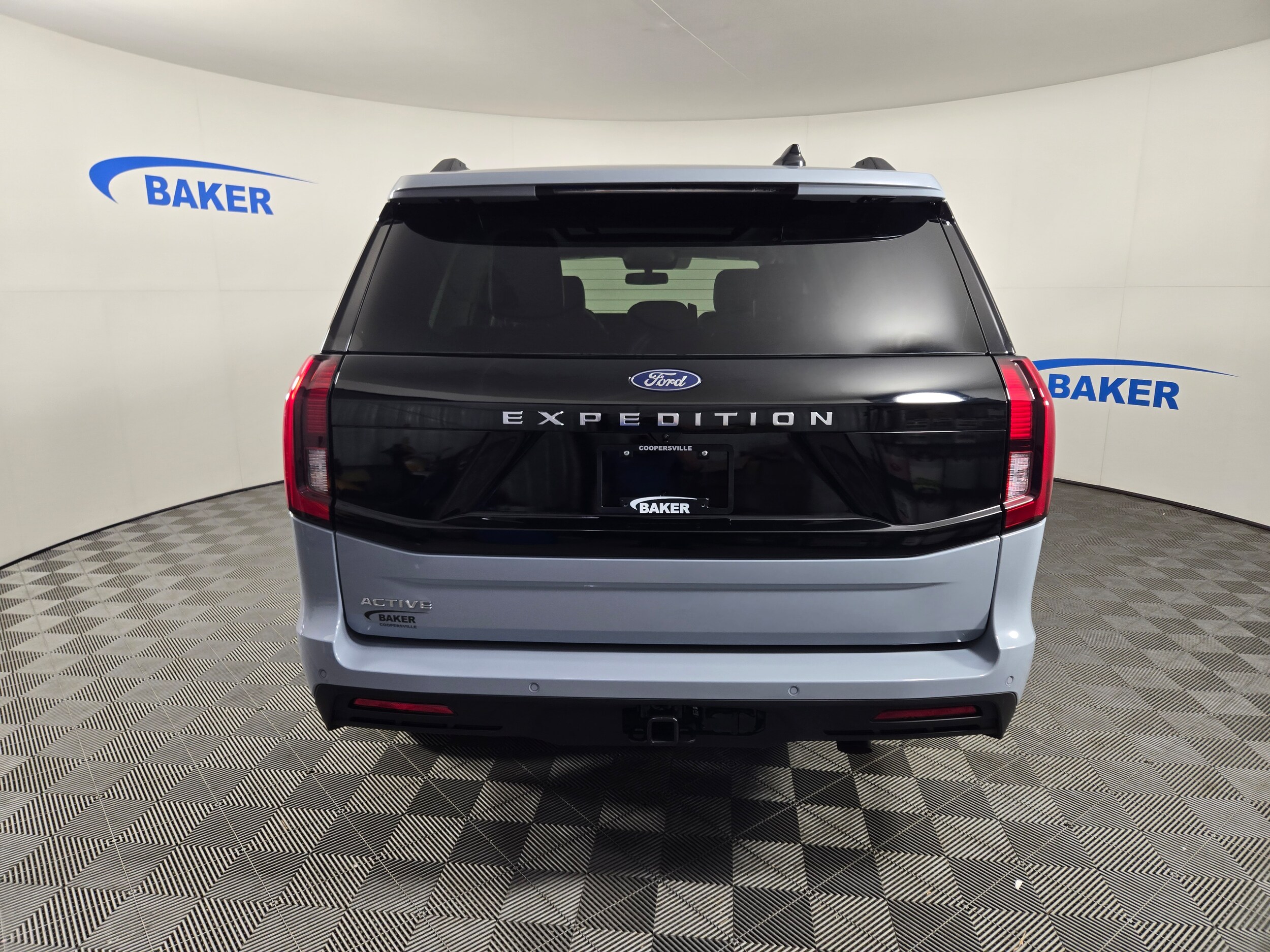 2025 Ford Expedition photo 3