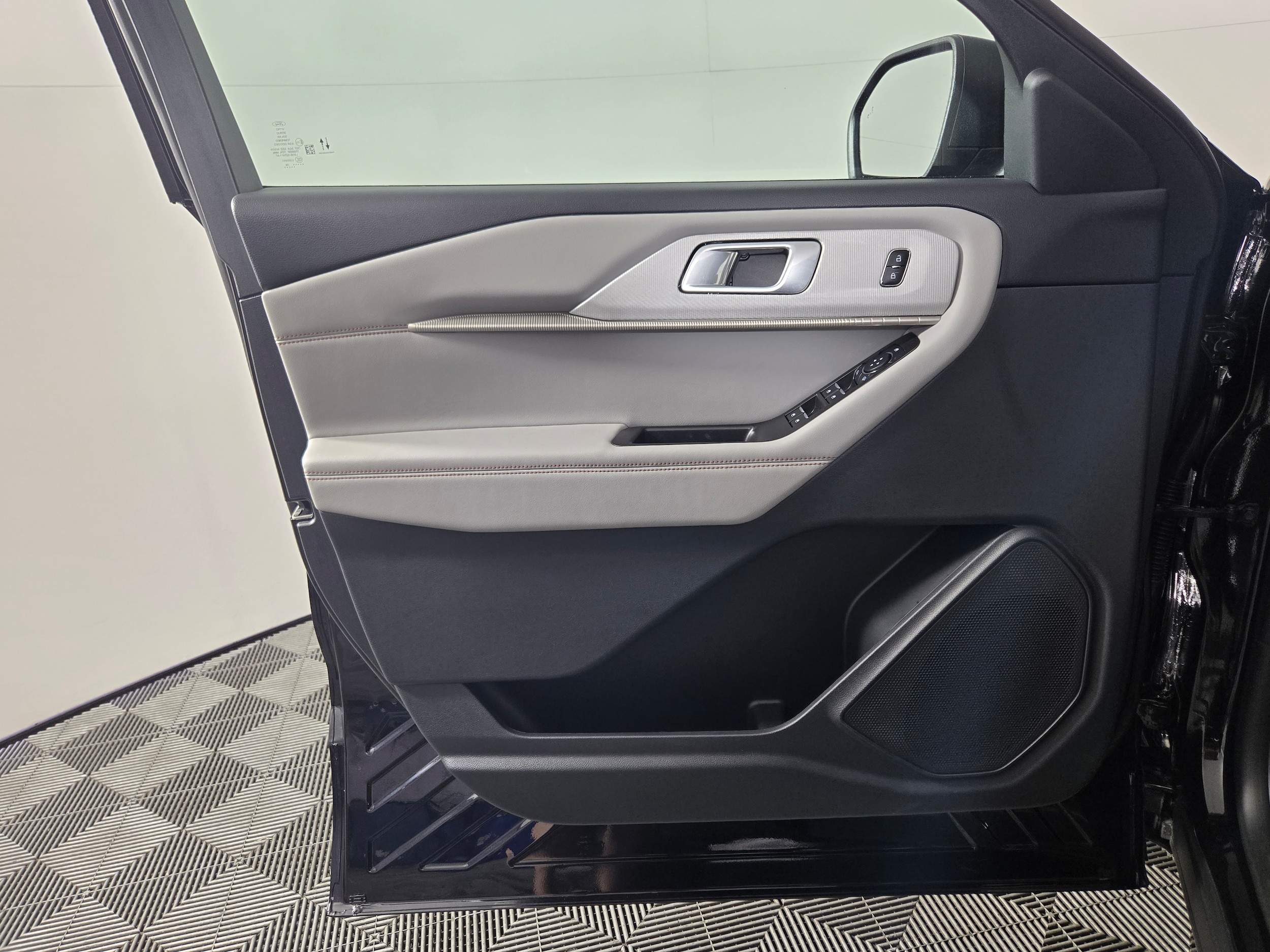 2026 Ford Explorer Active - Photo 17