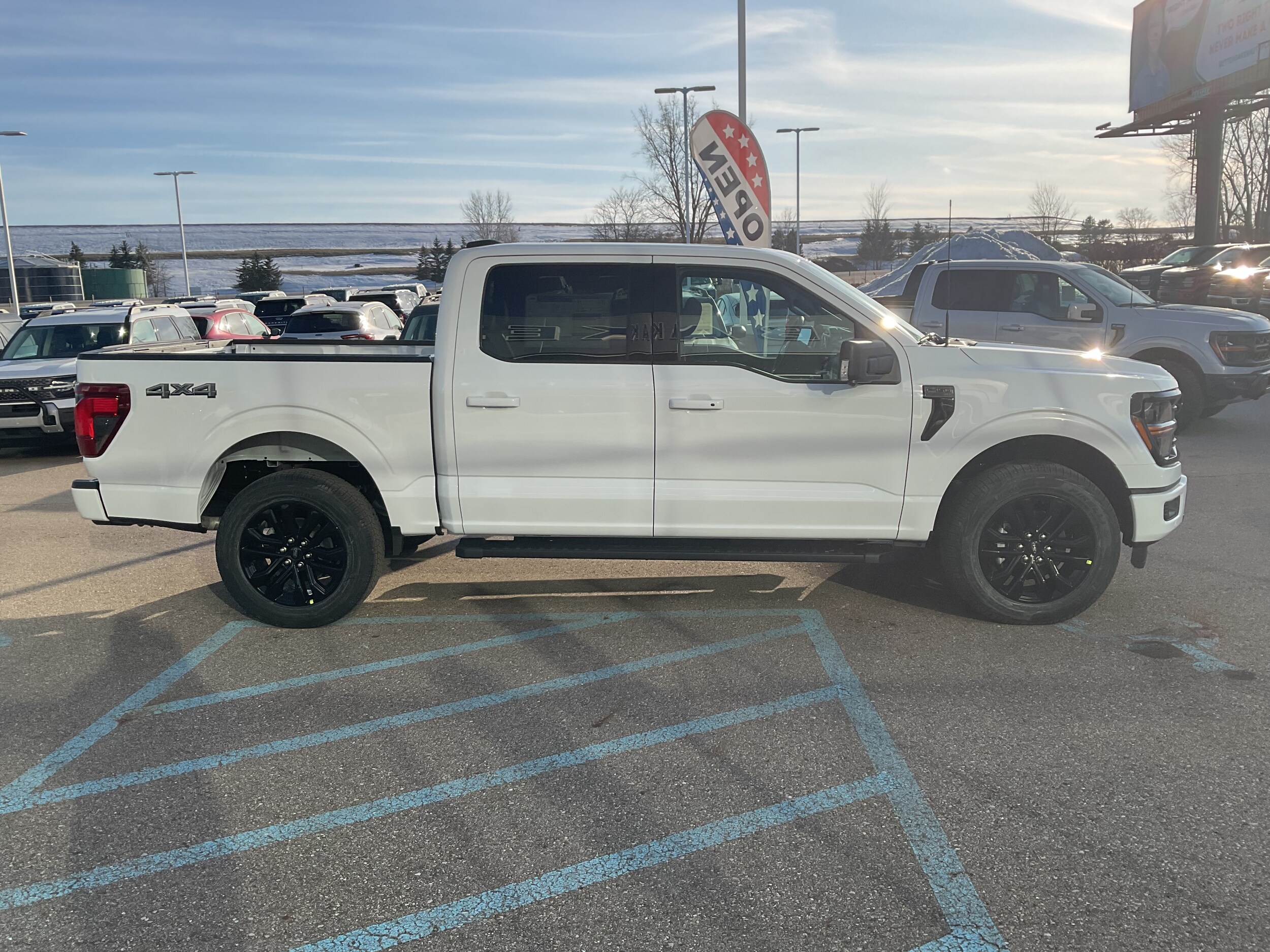 2025 Ford F-150 XLT photo 3