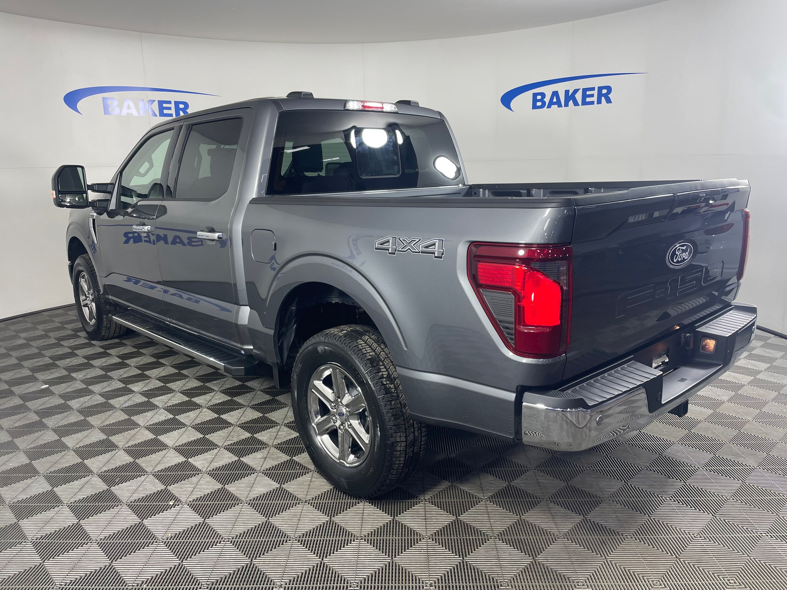 2025 Ford F-150 XLT photo 2