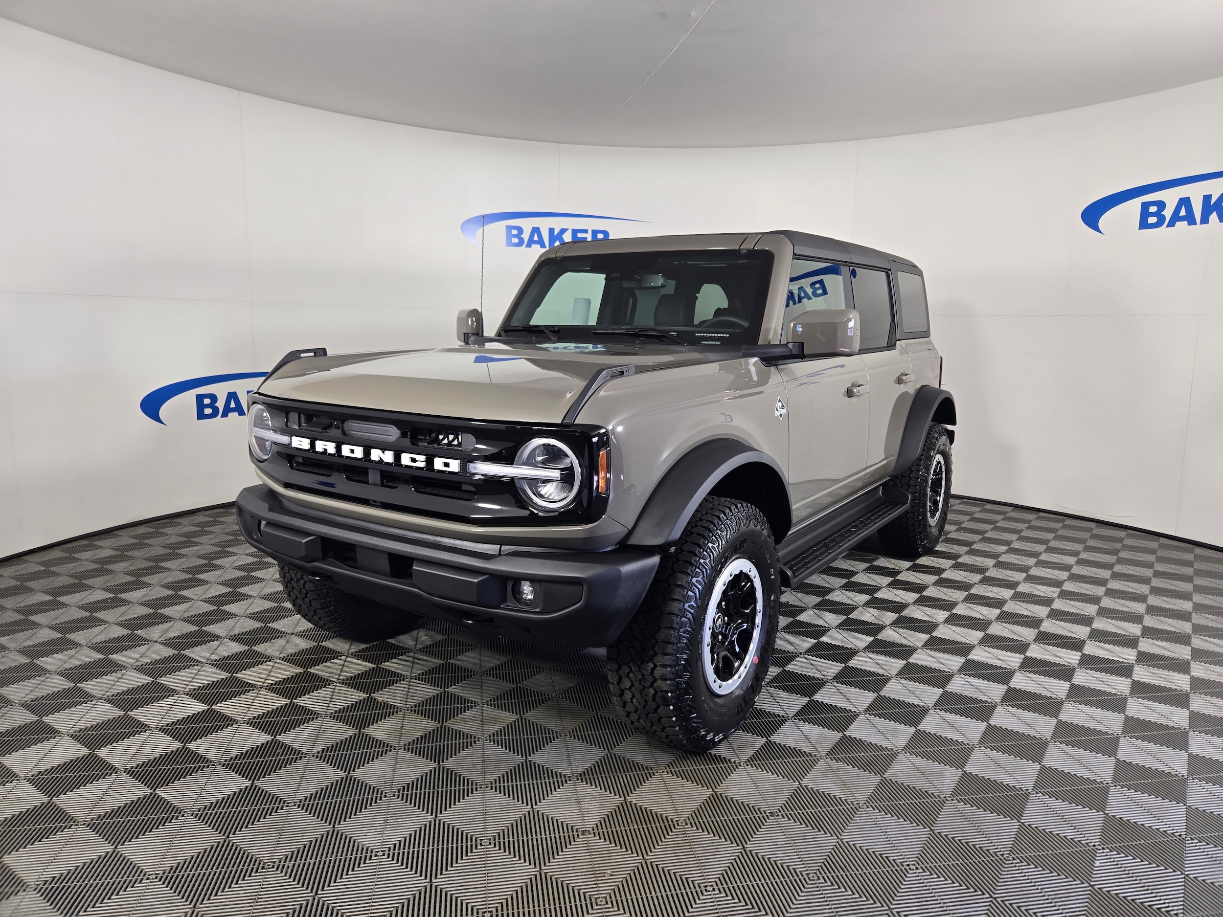 2025 Ford Bronco 4-Door Outer Banks's photo