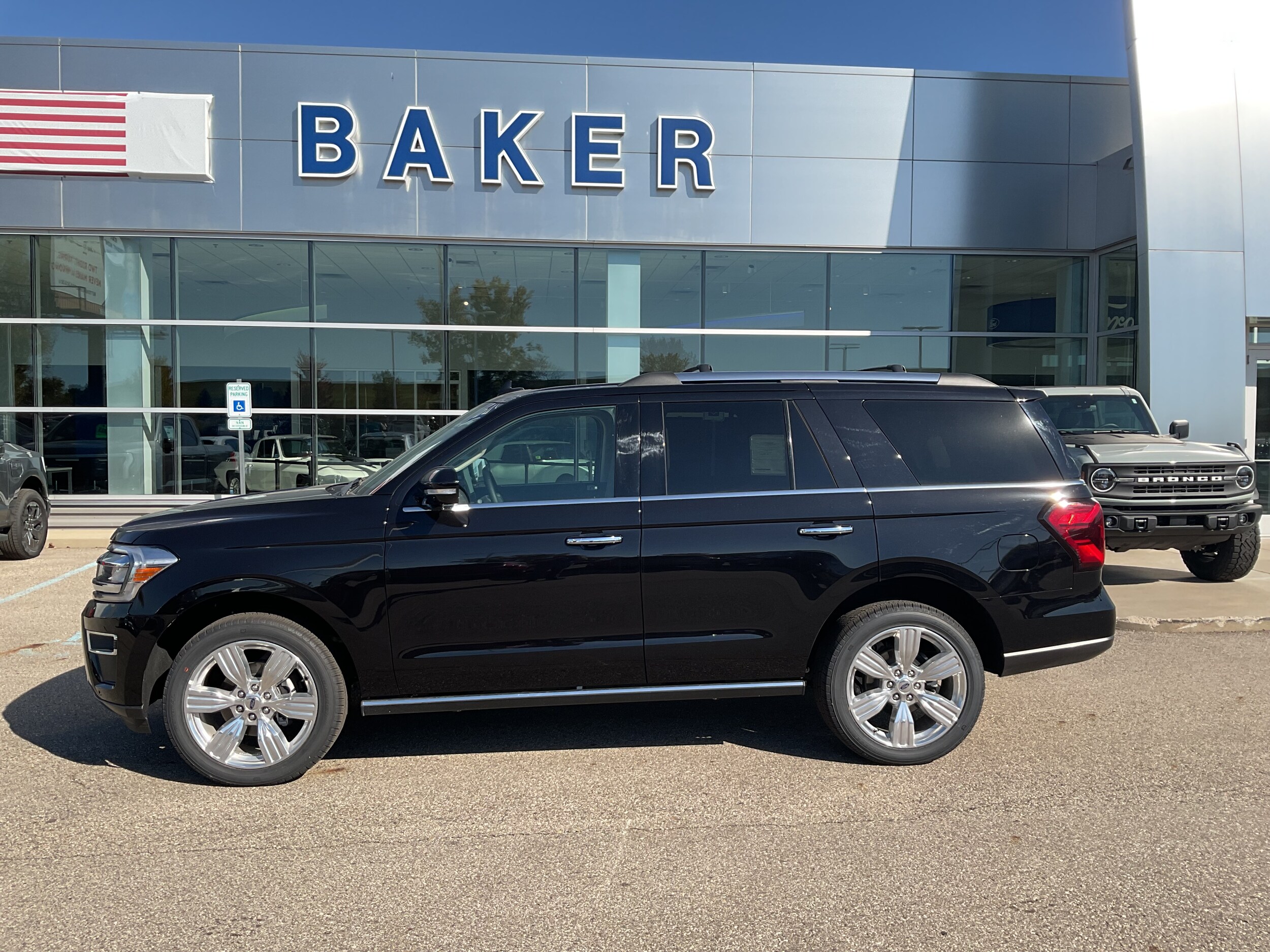 2024 Ford Expedition Limited photo 2
