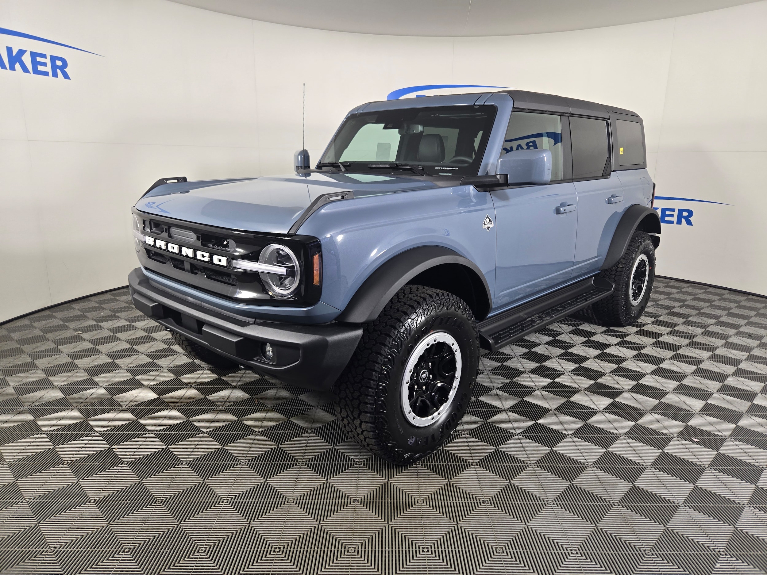 2025 Ford Bronco 4-Door Outer Banks's photo