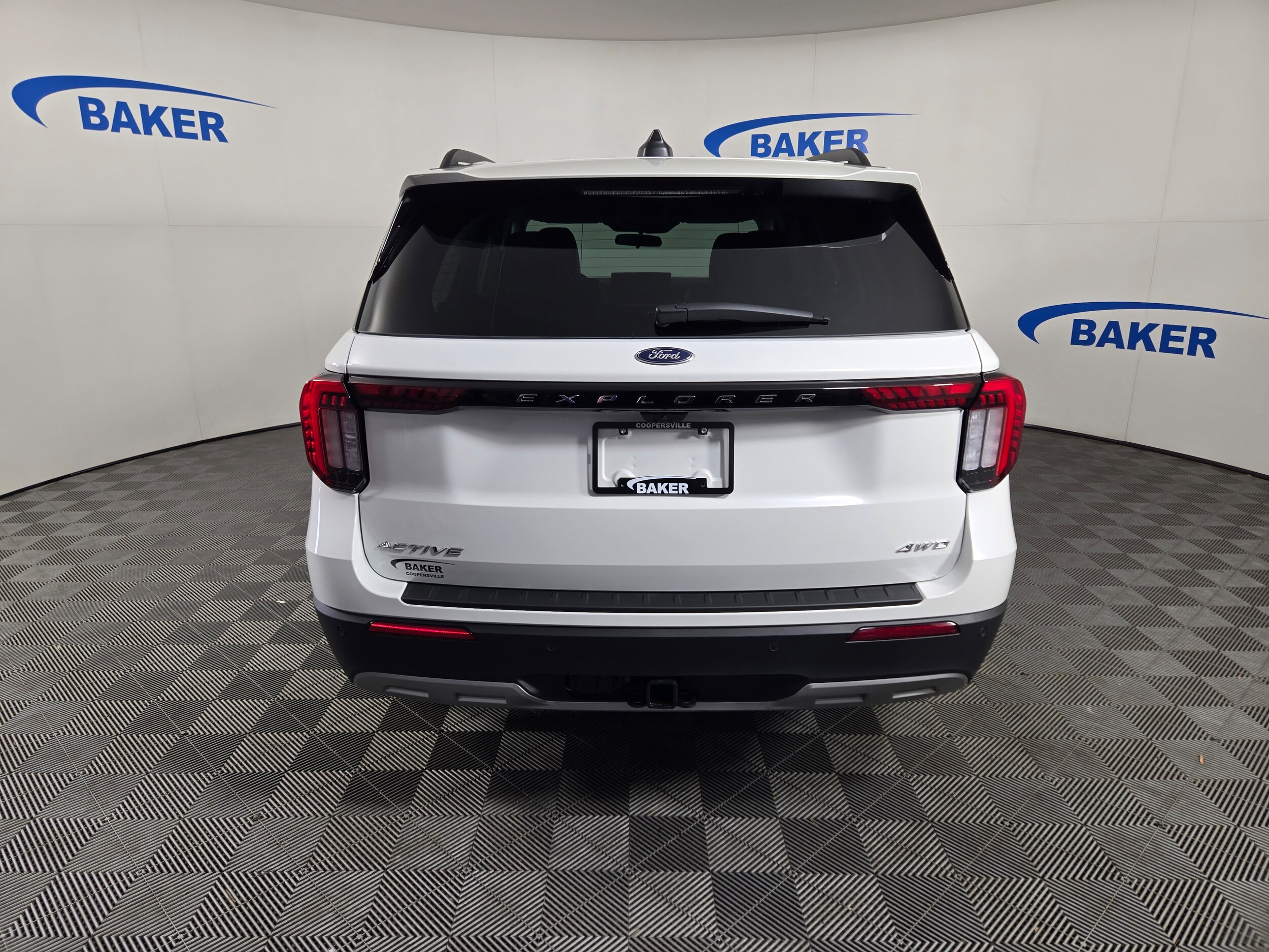 2025 Ford Explorer photo 2