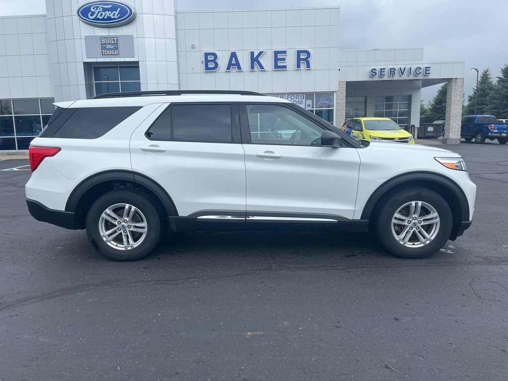 2023 Ford Explorer XLT 4WD's photo
