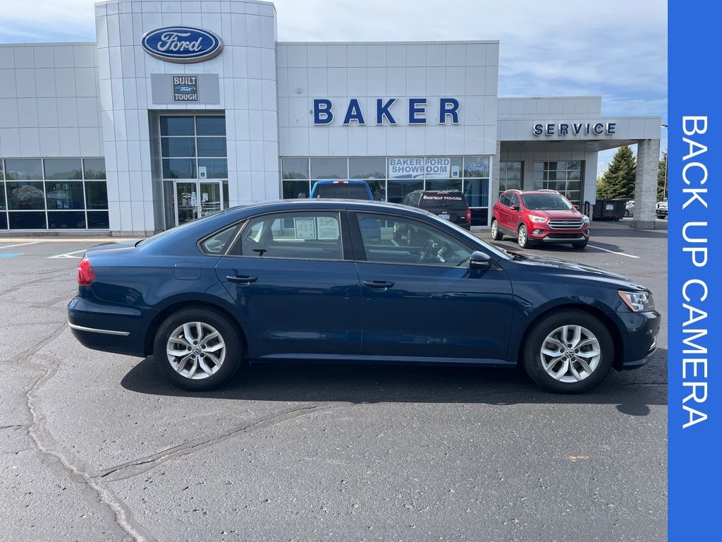 2018 Volkswagen Passat 2.0T S Auto's photo