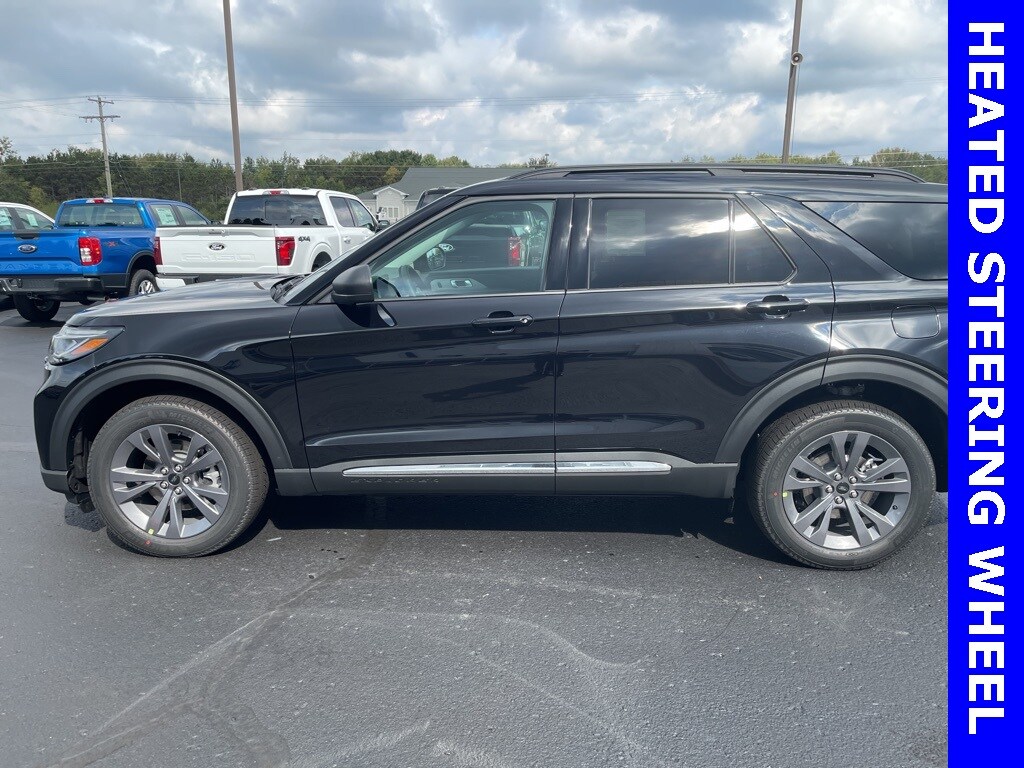2025 Ford Explorer photo 3