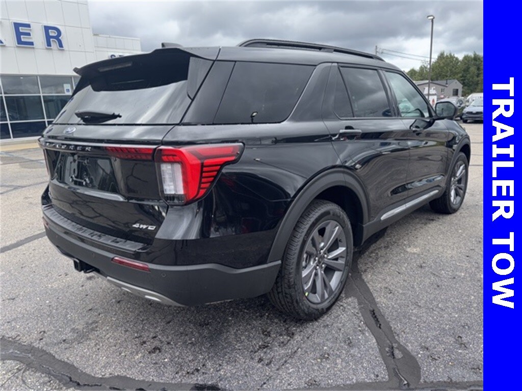 2025 Ford Explorer photo 2