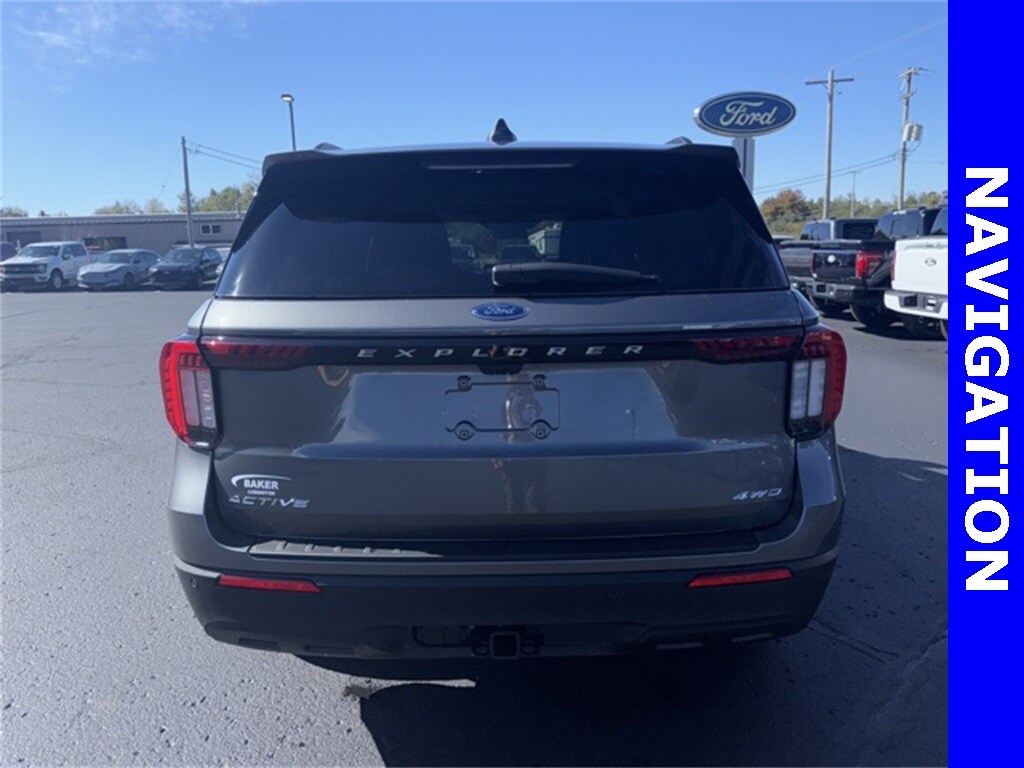 2025 Ford Explorer photo 2