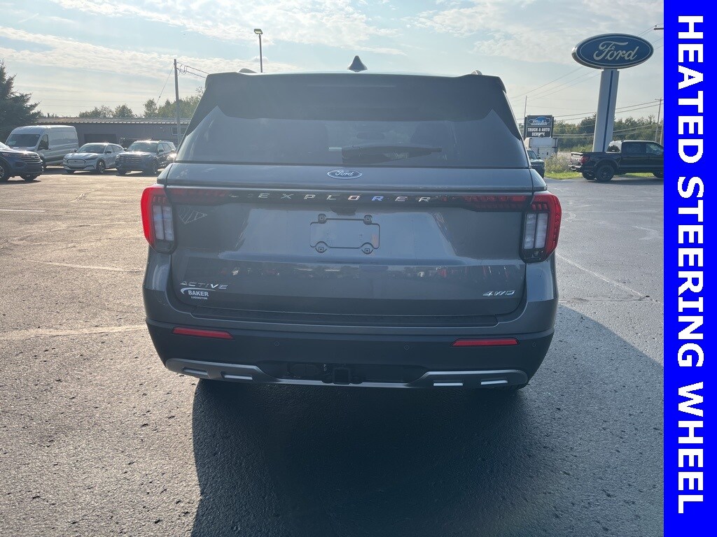 2025 Ford Explorer photo 3