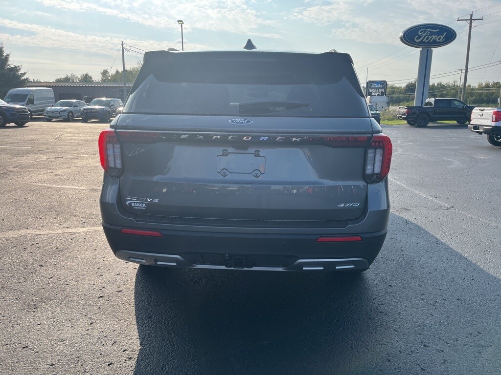 2025 Ford Explorer photo 3