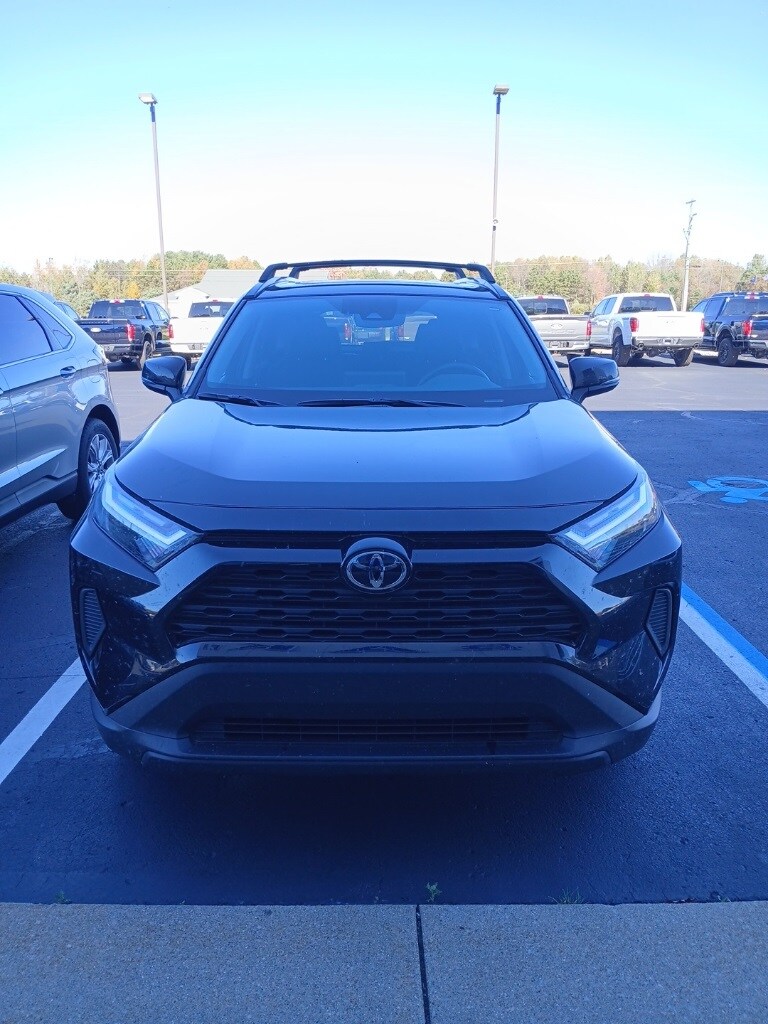 2022 Toyota RAV4 XLE photo 3