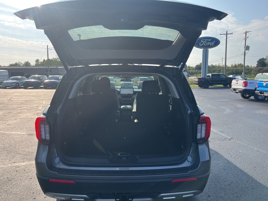 2025 Ford Explorer photo 4