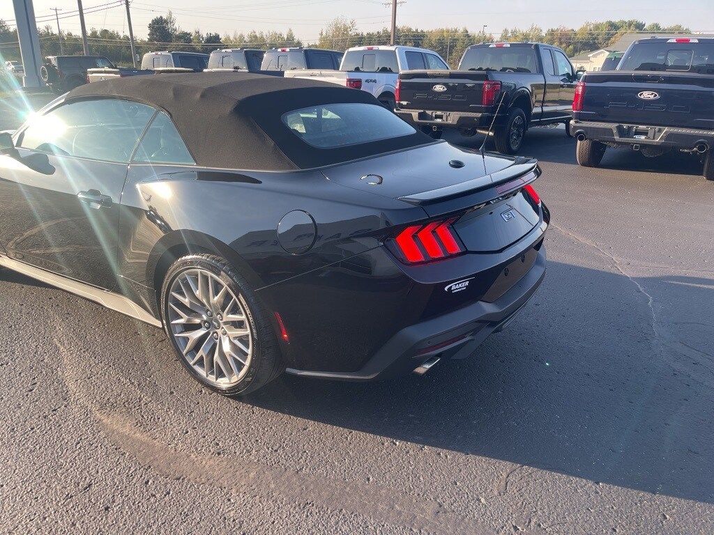 2025 Ford Mustang GT Premium Convertible photo 3