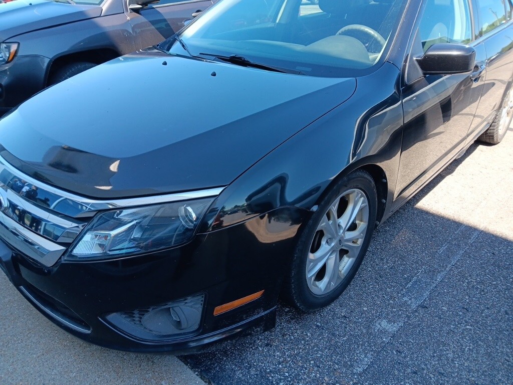 2012 Ford Fusion SE photo 2