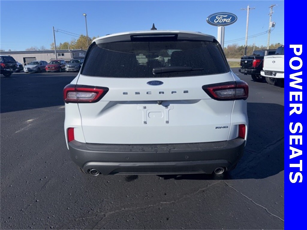 2026 Ford Escape ST-Line photo 2