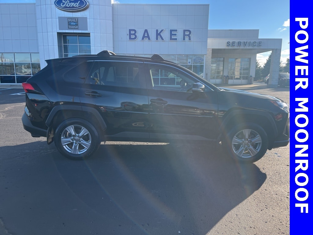 2022 Toyota RAV4 XLE's photo