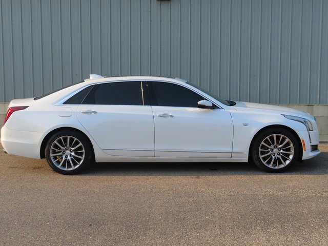 2018 Cadillac CT6 Luxury photo 2