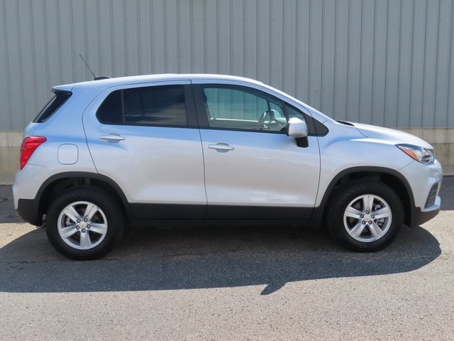 Used 2022 Chevrolet Trax LS with VIN KL7CJNSMXNB502014 for sale in Cadillac, MI