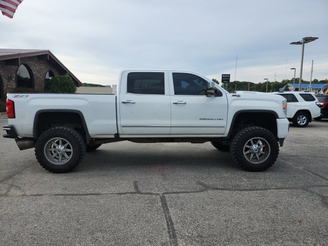 2018 Gmc Sierra 2500 HD Denali photo 2