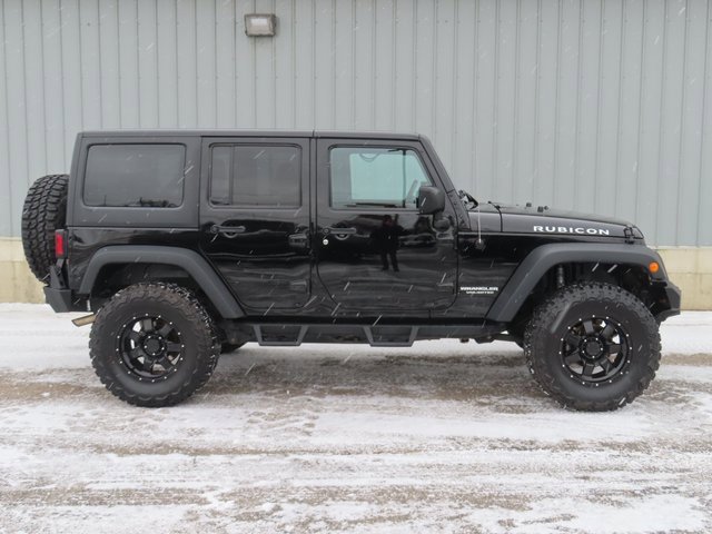 2016 Jeep Wrangler Unlimited Rubicon photo 2