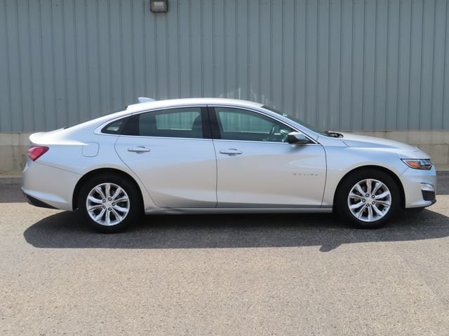 Used 2019 Chevrolet Malibu 1LT with VIN 1G1ZD5ST6KF121589 for sale in Cadillac, MI