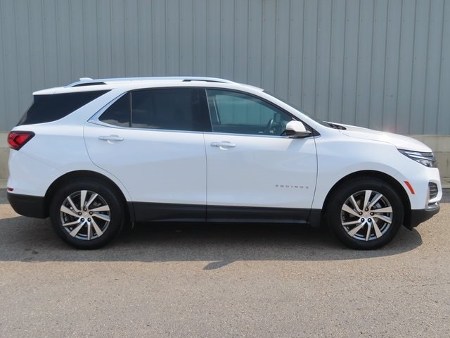 Used 2022 Chevrolet Equinox Premier with VIN 3GNAXXEV8NS207319 for sale in Cadillac, MI