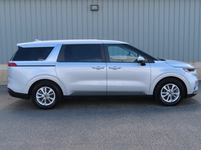 Used 2022 Kia Carnival LX Seat Pkg with VIN KNDNB4H31N6091628 for sale in Cadillac, MI