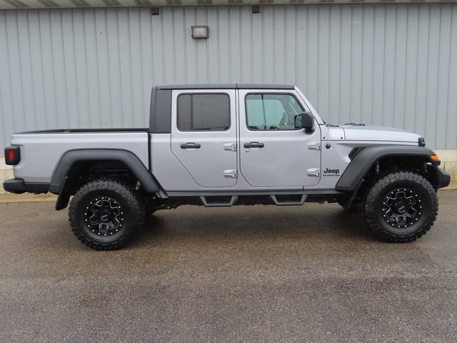 2020 Jeep Gladiator Sport S photo 2