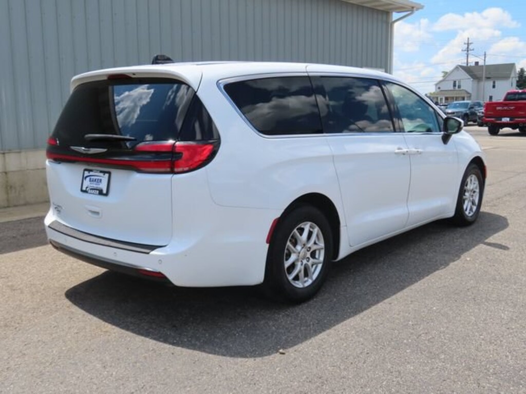 Used 2023 Chrysler Pacifica Touring L