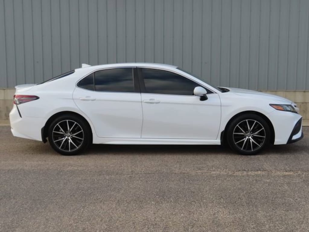 Used 2022 Toyota Camry SE Sedan