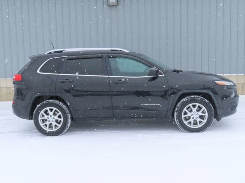 Used 2016 Jeep Cherokee Latitude SUV