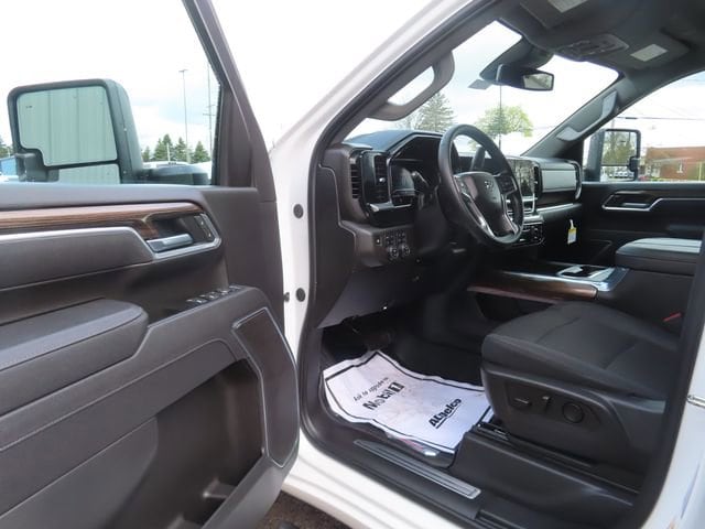 2025 Chevrolet Silverado 3500HD LT - Photo 17