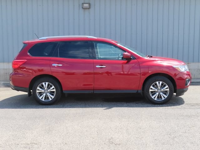 Used 2018 Nissan Pathfinder SV with VIN 5N1DR2MM3JC638402 for sale in Cadillac, MI